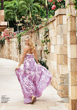 组图：莎拉波娃《Traveller》深V展异域风情