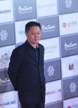 组图：《全民目击》主创亮相釜山 将举行首映礼