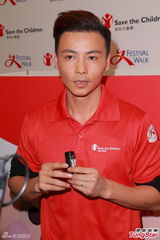 组图：应采儿张晋出席活动大谈育儿心得