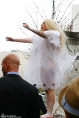 组图：雷帝GAGA全裸穿白纱透视裙两点全露