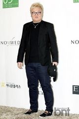 组图：韩谐星尹亨彬大婚徐仁国Solbi等送祝福