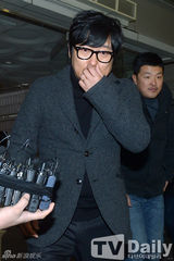 组图：卓在勋等现身涉赌案二审 李秀根眼含泪