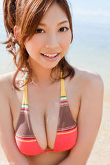 高清图：日本女星小泉麻耶夏日性感比基尼写真