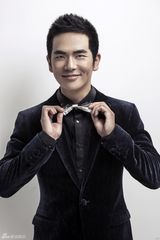 组图：张晓龙帅气写真卖萌玩转百变表情