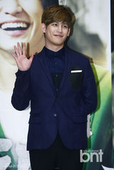 组图：金秀贤朴基雄李玹雨新片演绎花美男间谍