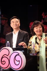 组图：岳跃利钱泳辰节目现场上演父子情