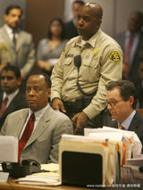 幻灯：杰克逊“谋杀”案开庭审理 医生穆雷神色凝重