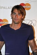 组图：法国泳坛美男展现性感运动魅力