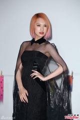 组图：小S杨丞琳同性暧昧 激情互摸挑逗尺度大