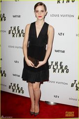 组图：艾玛-沃特森红唇出席《珠光宝气》首映