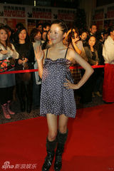 幻灯：江一燕集蝴蝶元素于一身 打造时尚甜美风