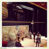 组图：米兰达助阵前夫歌舞剧  小弗林挥剑自如