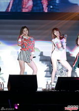 组图：韩团4minute性感登陆香港 热舞大秀美腿