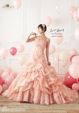 组图：筱田麻里子自创婚纱品牌唯美梦幻