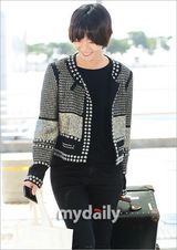 组图：韩星韩智慧裴斗娜飞往法国参加时装秀