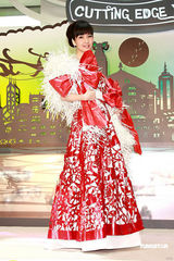 高清：周慧敏剪纸造型秀古典美 称婚后变更温柔