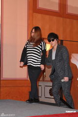 组图：黄小琥即将唱响香江 萧煌奇如愿踏足红馆