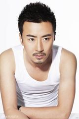 组图：高梓淇拍摄全新写真 性格胡须造型曝光