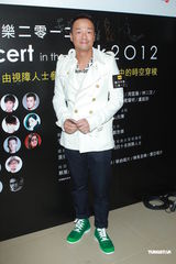 组图：草蜢与黄耀明献唱 将与软硬天师联合开唱