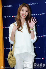 组图：少时SHINee李玹雨等捧场时装上市活动