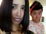 组图：张歆艺自毁形象露双下巴晒龅牙