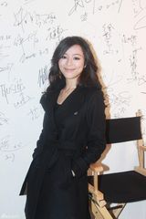 幻灯图：张静初拍金像奖宣传照 亲切受访态度随和