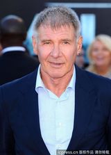 组图：《牛仔和外星人》伦敦首映 王尔德礼服性感