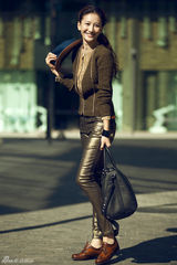 组图：曾泳醍假日街拍 笑容清爽化身享乐女王