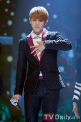 组图：韩国《MCD》李升基战胜梁耀燮获三连冠