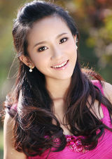 组图：解惠清曝初春写真 青春靓丽透温婉气质