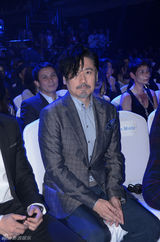 组图：国民大叔吴秀波雅痞范助阵首映会