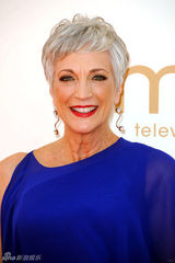 组图：艾美奖红毯 瑞蒂-海勒宝蓝色薄纱裙魅力不减