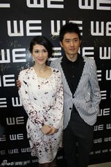 组图：任泉风雪中亮相上海 出席活动尽显儒雅