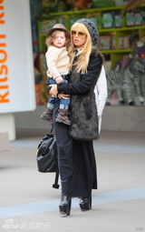 组图：母亲节盘点好莱坞女星与仔们的温馨瞬间