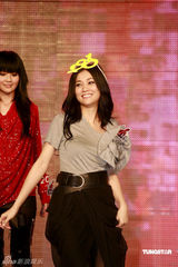 高清：众歌手跨年忙不停 阿Sa(蔡卓妍)陪市民倒数迎2010