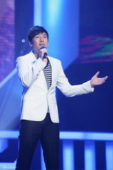 高清组图：新浪网络盛典满江现场激情演唱