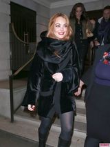 组图：林赛-罗韩夜店狂欢 红唇风骚大秀名包