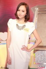 组图：杨诗敏情人节有约 许亦妮信一见钟情