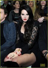 组图：打雷姐拉娜德雷蕾丝诱惑内衣外露