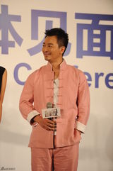 组图：任达华《制服》斗连环杀手 被夸党员品质