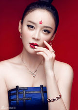 高清图：袁姗姗烈焰红唇登封面 演艺时尚中国风