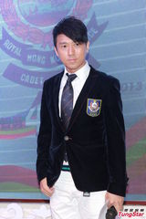 组图：张家辉难忘昔日受训点滴 行军礼显帅气