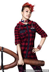 组图：容祖儿写真化身愤怒小鸟散发正能量