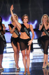 组图：2011美国小姐诞生 17岁金发少女斯坎兰夺冠