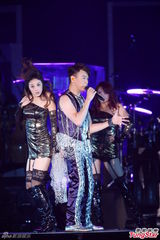 组图：陶喆与辣妹热舞互摸 谢霆锋帅气现身飙歌