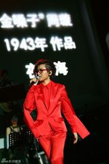 高清：周笔畅巡演上海完美收官 征服观众万人合唱