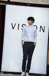 组图：魏晨曝光时装大片 假期当宅男写新书