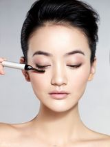 组图：朱杰芭莎圣诞妆容写真 水火两极妆容