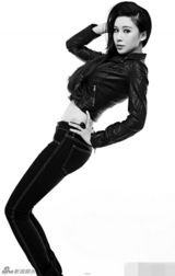 组图：荆希西小露蛮腰 黑白写真秀性感