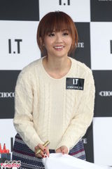 组图：阿Sa为杨丞琳当飞人 不忘宣传新片